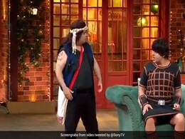 'सनी देओल' और 'धर्मेंद्र' के बीच कपिल शर्मा शो में हुई गर्मागर्मी, बोले- बेटे भड़क क्यों रहा है...देखें Video 'सनी देओल' और 'धर्मेंद्र' के बीच कपिल शर्मा शो में हुई गर्मागर्मी, बोले- बेटे भड़क क्यों रहा है...देखें Video
