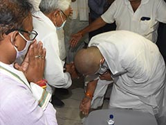 Chirag Paswan Touched Nitish Kumar's Feet, Did This Soon After