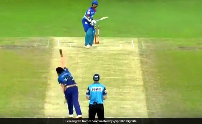 IPL 2020: शिखर धवन का शिकार करने के लिए बुमराह ने चली ऐसी चाल, आउट होने के बाद 'गब्बर' हैरान - देखें Video