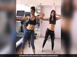 Jacqueline Fernandez ने 'गेंदा फूल' सॉन्ग पर किया शानदार बेली डांस, Video में यूं दिखा ग्लैमरस अंदाज Jacqueline Fernandez ने 'गेंदा फूल' सॉन्ग पर किया शानदार बेली डांस, Video में यूं दिखा ग्लैमरस अंदाज