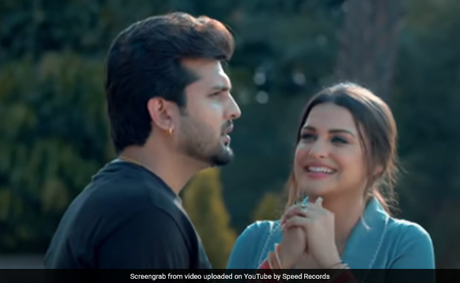 हिमांशी खुराना के पंजाबी सॉन्ग 'बाजार' का तहलका, 5 करोड़ से ज्यादा बार देखा गया Video