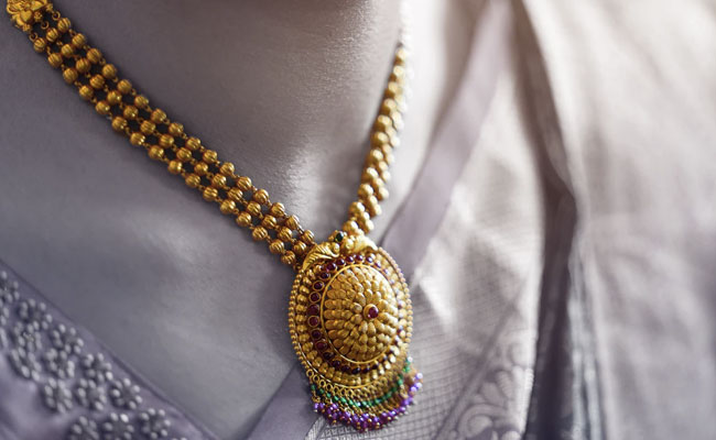 Make Every Ethnic Outfit Sparkle With These Jewellery Picks