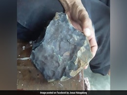घर की छत पर गिरा उल्कापिंड, रातोंरात करोड़पति बन गया शख्स, निकला इतने अरब साल पुराना घर की छत पर गिरा उल्कापिंड, रातोंरात करोड़पति बन गया शख्स, निकला इतने अरब साल पुराना