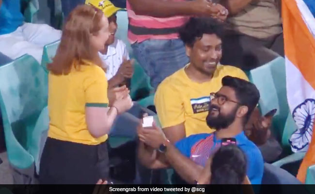 Ind Vs Aus: भारतीय ने ऑस्ट्रेलियाई लड़की को किया प्रपोज, लोग बोले- 'भारत की ऐतिहासिक जीत' - देखें Video