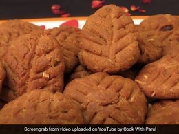 छठ पूजा में जरूर चढ़ाया जाता है ठेकुआ का भोग, जानें इसे बनाने का तरीका छठ पूजा में जरूर चढ़ाया जाता है ठेकुआ का भोग, जानें इसे बनाने का तरीका