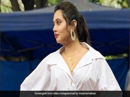 रश्मि देसाई ने व्हाइट आउटफिट में कराया फोटोशूट, ग्लैमरस अंदाज में आईं नजर- देखें Video और Photos रश्मि देसाई ने व्हाइट आउटफिट में कराया फोटोशूट, ग्लैमरस अंदाज में आईं नजर- देखें Video और Photos