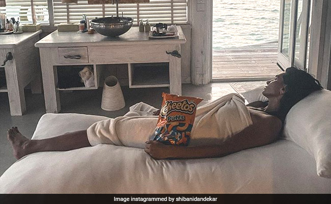 In Shibani Dandekar's Vacation Pic, A Bag Of Cheetos Steal The Show