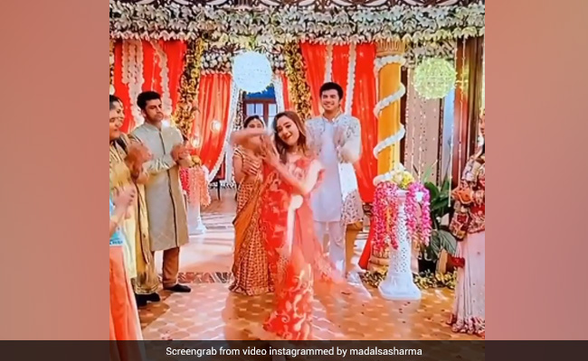 मिथुन चक्रवर्ती की बहू मदालसा शर्मा ने 'ये गलियां ये चौबारा' सॉन्ग पर किया धांसू डांस, वायरल हुआ Video