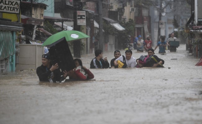 One Dead After Typhoon Vamco Hits Philippines