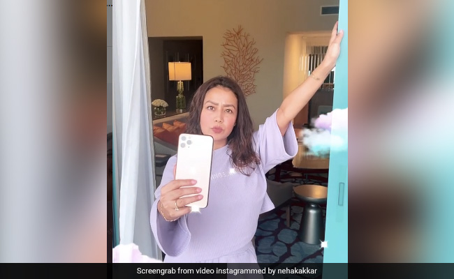 Neha Kakkar ने हनीमून पर 'फील इट रील इट' सॉन्ग पर झूमकर किया डांस, Video देख रोहनप्रीत ने यूं दिया रिएक्शन