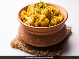 Laxmi Puja 2020: Pair This Quick Aloo Gobhi Sabzi With Poori For Deepavali Bhog Thali (Recipe Inside) Laxmi Puja 2020: Pair This Quick Aloo Gobhi Sabzi With Poori For Deepavali Bhog Thali (Recipe Inside)