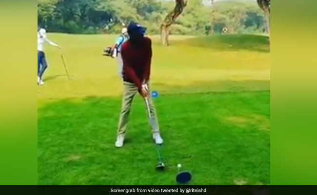 स्वस्थ होकर लौटे कपिल देव ने यूं खेला गोल्फ, Video देख रितेश देशमुख बोले- आपको वापस देख अच्छा लगा...