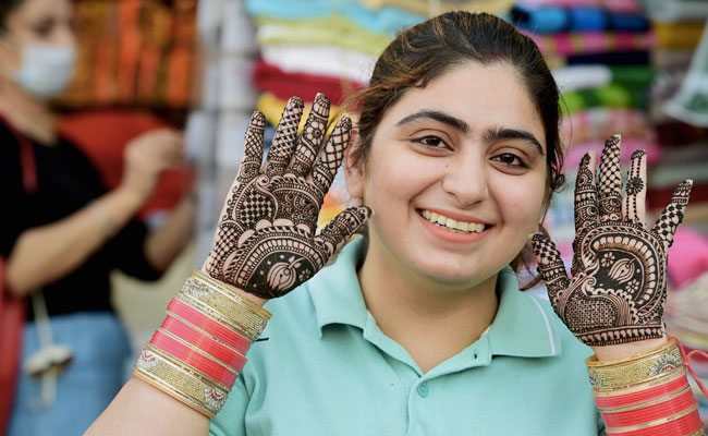 Karwa Chauth 2020 Moonrise: Know The <i>Chand</i> Time In Your City