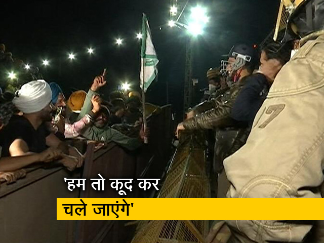 दिल्ली जाने के लिए अड़े किसान, प्रशासन के साथ चल रही है बातचीत