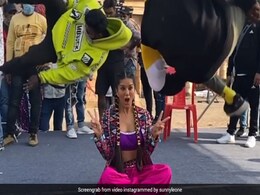 Sunny Leone के सामने इन दो लड़कों ने यूं दिखाए करतब, इंप्रेस होकर एक्ट्रेस ने शेयर किया Video Sunny Leone के सामने इन दो लड़कों ने यूं दिखाए करतब, इंप्रेस होकर एक्ट्रेस ने शेयर किया Video