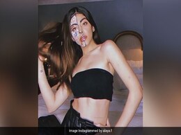 अलाया एफ इस डरावने अंदाज में Halloween के लिए हुईं तैयार, तो दादा कबीर बेदी का यूं आया रिएक्शन अलाया एफ इस डरावने अंदाज में Halloween के लिए हुईं तैयार, तो दादा कबीर बेदी का यूं आया रिएक्शन