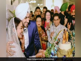 Viral: Neha Kakkar And Rohanpreet Singh's Glittery 5-Tier Wedding Cake Is A Vision! (See Pic Inside) Viral: Neha Kakkar And Rohanpreet Singh's Glittery 5-Tier Wedding Cake Is A Vision! (See Pic Inside)