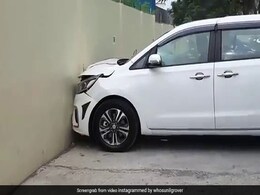 शख्स ने शोरूम से निकाली नई कार और ठोक दी दीवार में, सुनील ग्रोवर बोले- 'शोरूम से सीधे सर्विस स्टेशन पर...' - देखें Video शख्स ने शोरूम से निकाली नई कार और ठोक दी दीवार में, सुनील ग्रोवर बोले- 'शोरूम से सीधे सर्विस स्टेशन पर...' - देखें Video