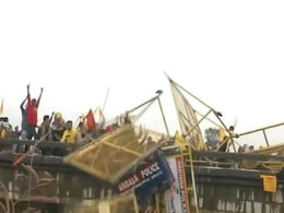 किसानों की एकजुटता ने बैरिकेड को किया किनारे, Video शेयर कर बॉलीवुड डायरेक्टर बोले- जब पंजाब उठता है तो... किसानों की एकजुटता ने बैरिकेड को किया किनारे, Video शेयर कर बॉलीवुड डायरेक्टर बोले- जब पंजाब उठता है तो...
