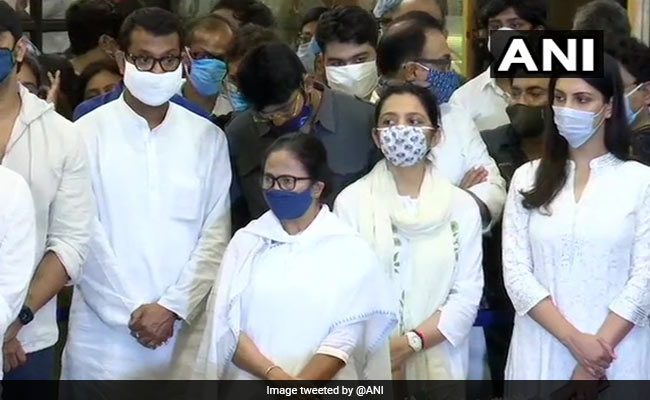 Soumitra Chatterjee's Funeral Held With Gun Salute; Mamata Banerjee And Others Attend