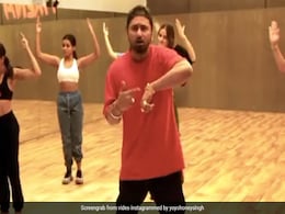 यो यो हनी सिंह ने अपकमिंग सॉन्ग 'फर्स्ट किस' पर यूं किया डांस, रिहर्सल Video मचा रहा है धमाल यो यो हनी सिंह ने अपकमिंग सॉन्ग 'फर्स्ट किस' पर यूं किया डांस, रिहर्सल Video मचा रहा है धमाल