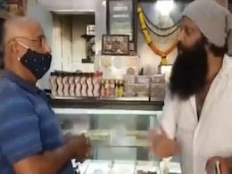 शिवसेना नेता ने मिठाई विक्रेता से दुकान के नाम में से कराची हटाने को कहा, वीडियो वायरल शिवसेना नेता ने मिठाई विक्रेता से दुकान के नाम में से कराची हटाने को कहा, वीडियो वायरल