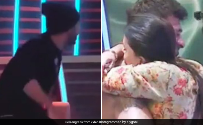 एजाज और पवित्रा को रोमांस करता देख उल्टे पांव भागे अली गोनी, बोले- 'ये मैंने क्या देख लिया...' देखें Video