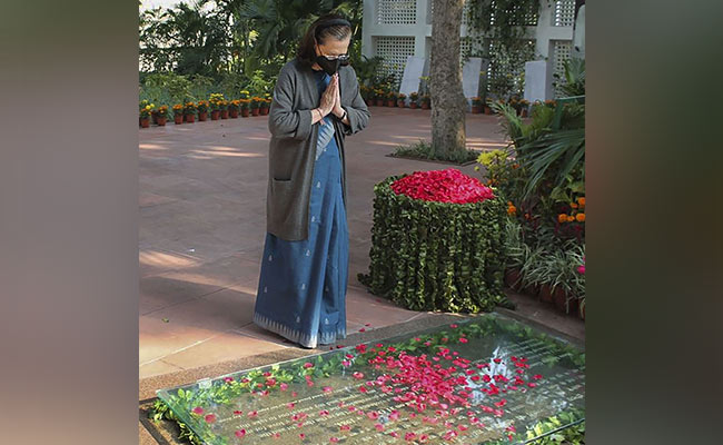 Sonia Gandhi Pays Tribute To Indira Gandhi On Her 103rd Birth Anniversary