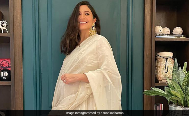 This Diwali, Pregnant Anushka Sharma "Got All Dressed Up" Just To "Sit At Home And Eat"