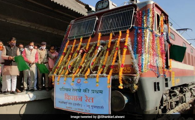 किसान रेल के 1 साल: रेलवे को खाद्य प्रसंस्करण मंत्रालय से अब तक नहीं मिले सब्सिडी के 40 करोड़ रुपये किसान रेल के 1 साल: रेलवे को खाद्य प्रसंस्करण मंत्रालय से अब तक नहीं मिले सब्सिडी के 40 करोड़ रुपये
