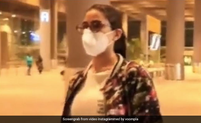 अपने पुराने अवतार में लौटीं सारा अली खान, मीडिया को देख करने लगीं ऐसा- देखें Video