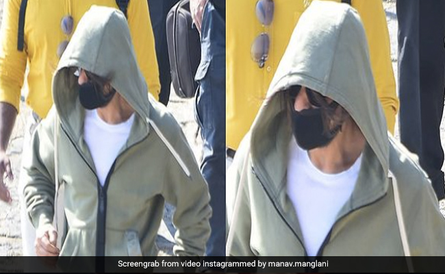 Shah Rukh Khan शूटिंग से ब्रेक लेकर यूं बोट राइड पर निकले, वायरल हुआ Video