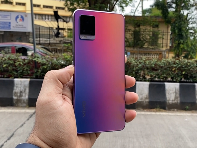 वीवो वी20 रिव्यूः कैमरे से बनेगी बात? | Vivo V20 Hindi Review: 44MP Selfie Camera, Attractive Design