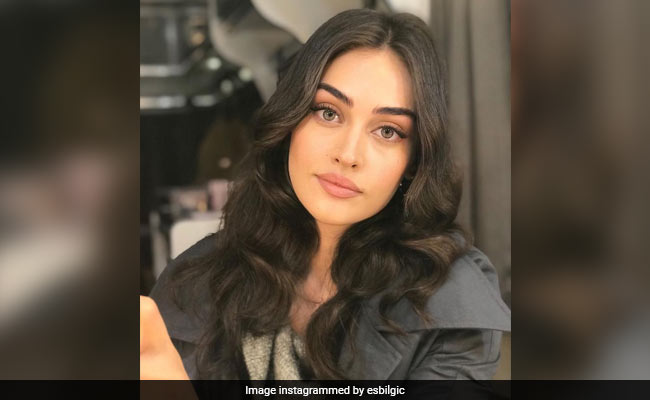 तुर्की सीरियल Ertugrul की एक्ट्रेस एसरा बिल्जिक ने कराया Photoshoot, इस अंदाज में दिखीं 'हलीमे सुल्तान'