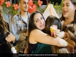 Himanshi Khurana पार्टी में फूट-फूटकर रोती दिखीं, बोलीं- जब जिंदगी से होप ही...देखें Video Himanshi Khurana पार्टी में फूट-फूटकर रोती दिखीं, बोलीं- जब जिंदगी से होप ही...देखें Video