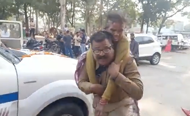 Watch: Madhya Pradesh Cop Carrying Injured Woman On His Back Wins Hearts