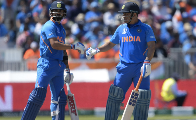पहले वनडे में भारतीय टीम को मिली हार के बाद वेस्टइंडीज दिग्गज ने कहा, कोहली को खल रही है 'धोनी' की कमी