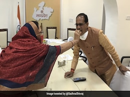 MP उपचुनावों में भारी जीत के बाद शिवराज सिंह ने पत्नी साधना सिंह के लिए किया ट्वीट. बोले- ' आप साथ हैं तो...' MP उपचुनावों में भारी जीत के बाद शिवराज सिंह ने पत्नी साधना सिंह के लिए किया ट्वीट. बोले- ' आप साथ हैं तो...'