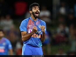 Ind vs Aus 1st ODI: टीम विराट के साथ लगातार चौथे वनडे में घटी यह अनचाही बात Ind vs Aus 1st ODI: टीम विराट के साथ लगातार चौथे वनडे में घटी यह अनचाही बात