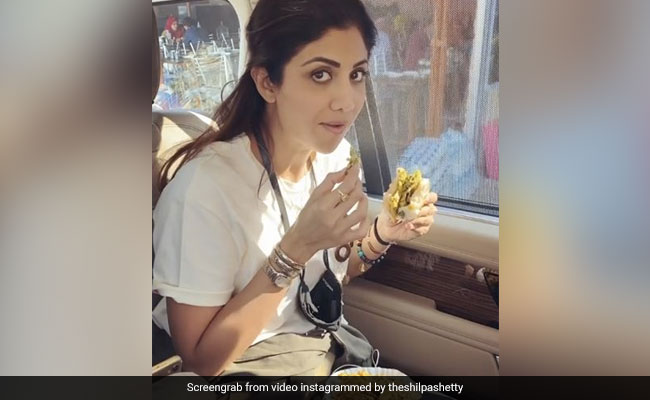 Shilpa Shetty वड़ा पाव देख खुद पर नहीं रख पाईं काबू, राज कुंद्रा ने बनाया Video