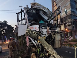 Driver Dead, Over 20 Passengers Injured As Bus Rams Tree In Kochi Driver Dead, Over 20 Passengers Injured As Bus Rams Tree In Kochi