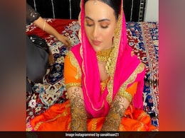 Sana Khan ने शेयर की मेहंदी की Photos, ट्रेडिशनल लुक में यूं खूबसूरत अंदाज में पोज करती आईं नजर Sana Khan ने शेयर की मेहंदी की Photos, ट्रेडिशनल लुक में यूं खूबसूरत अंदाज में पोज करती आईं नजर
