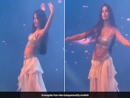 Nora Fatehi ने व्हाइट आउटफिट में स्टेज पर यूं किया शानदार बेली डांस, सोशल मीडिया पर धूम मचा रहा है Video Nora Fatehi ने व्हाइट आउटफिट में स्टेज पर यूं किया शानदार बेली डांस, सोशल मीडिया पर धूम मचा रहा है Video