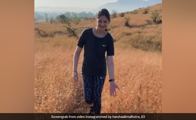 'बजरंगी भाईजान' की 'मुन्नी' ने सुबह-सुबह की ट्रेकिंग, Video में वादियों में एंजॉय करती आईं नजर