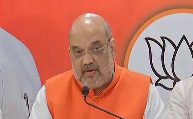 हैदराबाद पहुंचे अमित शाह ने KCR और ओवैसी पर साधा निशाना, पूछा- क्यों करते हैं गुप्त समझौते?