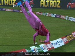 Women's T20 Challenge: खिलाड़ी ने अजीबोगरीब तरह से रोका चौका, देखती रह गईं स्मृति मंधाना... देखें पूरा Video Women's T20 Challenge: खिलाड़ी ने अजीबोगरीब तरह से रोका चौका, देखती रह गईं स्मृति मंधाना... देखें पूरा Video