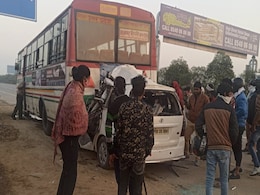 यमुना एक्सप्रेस वे पर रफ्तार के कहर ने ली 4 की जान, बस-कार की जबरदस्त टक्कर यमुना एक्सप्रेस वे पर रफ्तार के कहर ने ली 4 की जान, बस-कार की जबरदस्त टक्कर