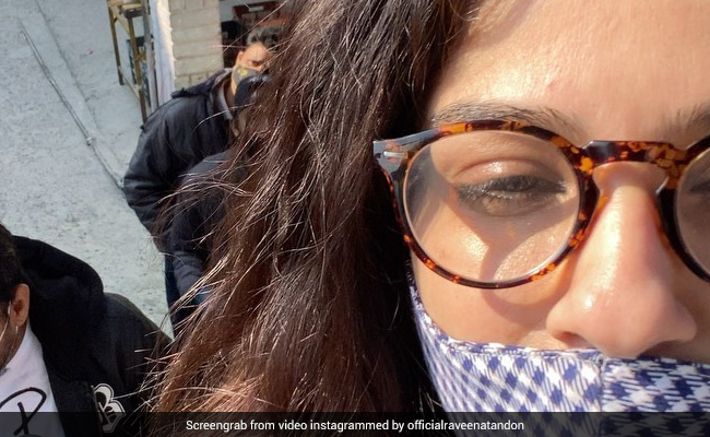 हिमाचल प्रदेश में 'भलेई माता' के दर्शन करने पहुंची रवीना टंडन, जयकारे लगाती आईं नजर- देखें Video