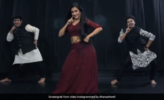 Yuzvendra Chahal की मंगेतर Dhanashree ने रेड लहंगा पहन किया ऐसा धमाकेदार डांस, Video ने आते ही मचा दी धूम