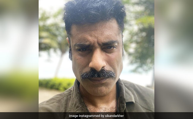 एक्टर सिकंदर खेर ने इंस्टाग्राम पर मांगा काम, बोले- मैं मुस्करा भी सकता हूं...